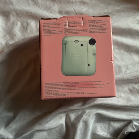 A Polaroid camera - Picture 3 of 3